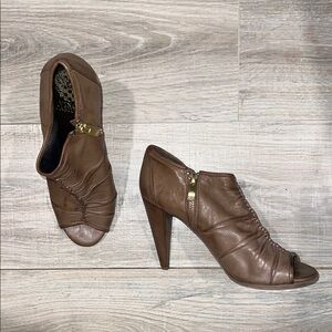 Vince camuto Women's Brown Leather Peep-Toe Heel Ankle Booties y2k